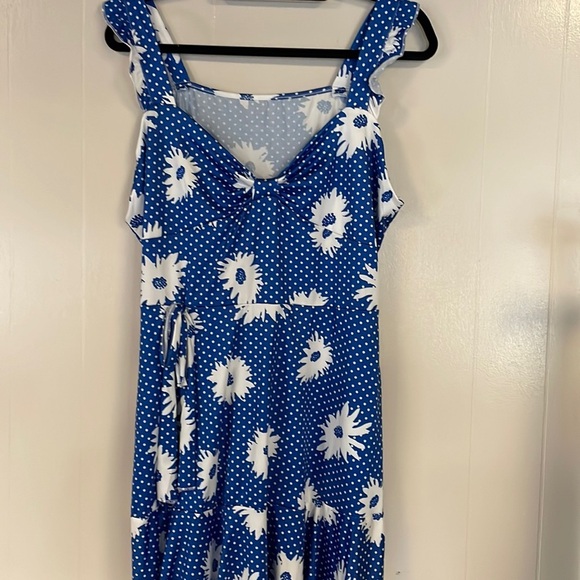 Cute Floral Sundress Has side tie Sz Xl - Picture 1 of 6